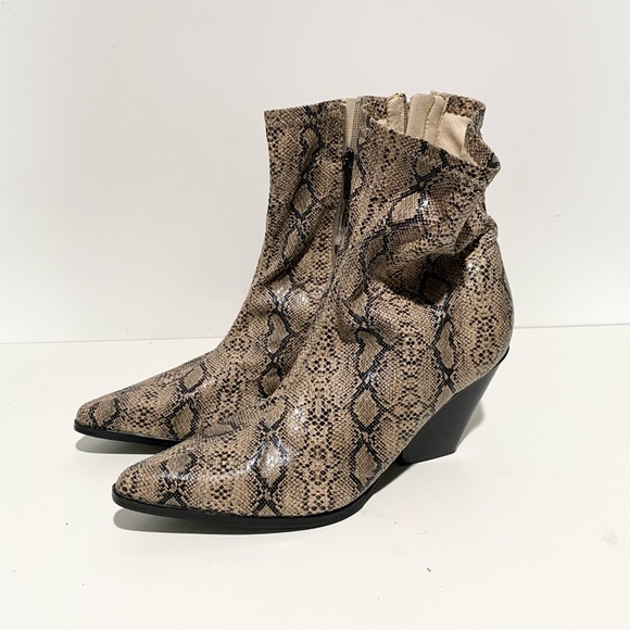 Cape Robbin Kelsey Faux Snakeskin Ankle Heel‎ Boots Size 10 Booties - Picture 2 of 8